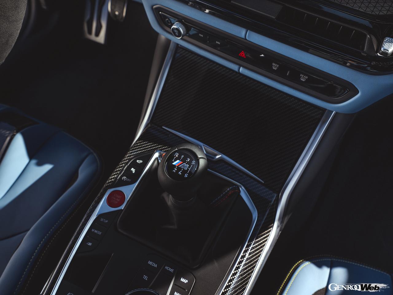 日本導入が開始された「BMW M4 クーペ」改良新型のインテリア。