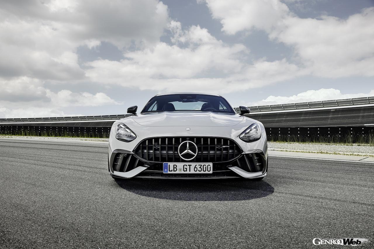 「メルセデス AMG GT 63 プロ 4MATIC+」のエクステリア。