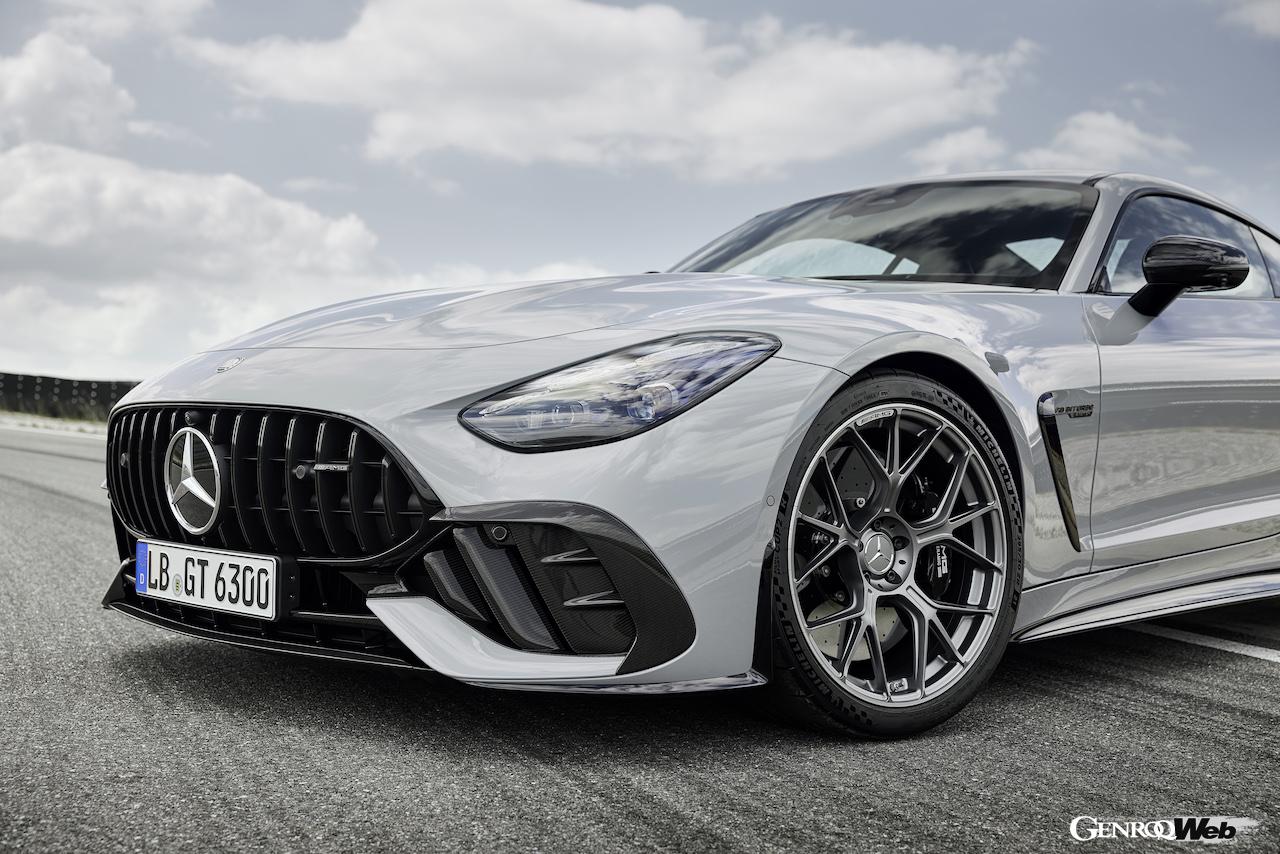 「メルセデス AMG GT 63 プロ 4MATIC+」のエクステリア。
