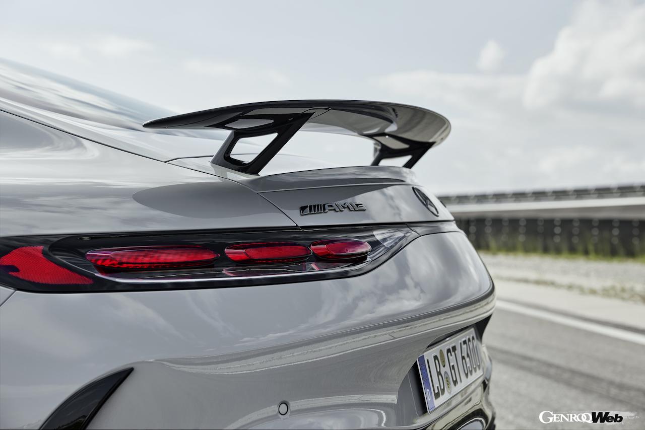 「メルセデス AMG GT 63 プロ 4MATIC+」のエクステリア。