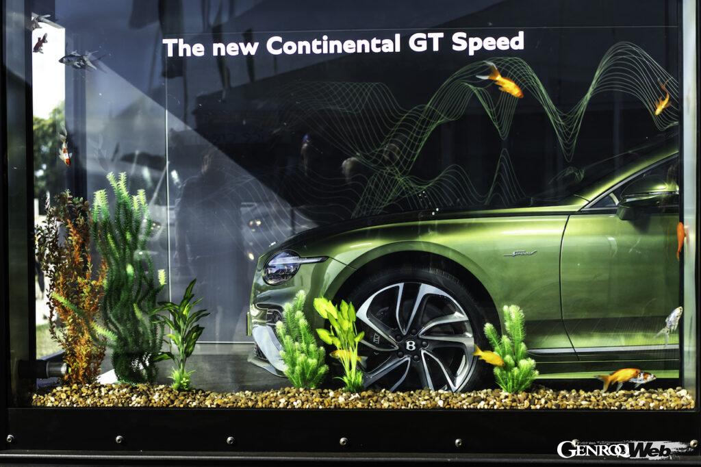 グッドウッドにおいて、ベントレー コンチネンタル GT スピードが、1400リットルの水と、30匹の金魚を入れた3トンの水槽と共に展示された。