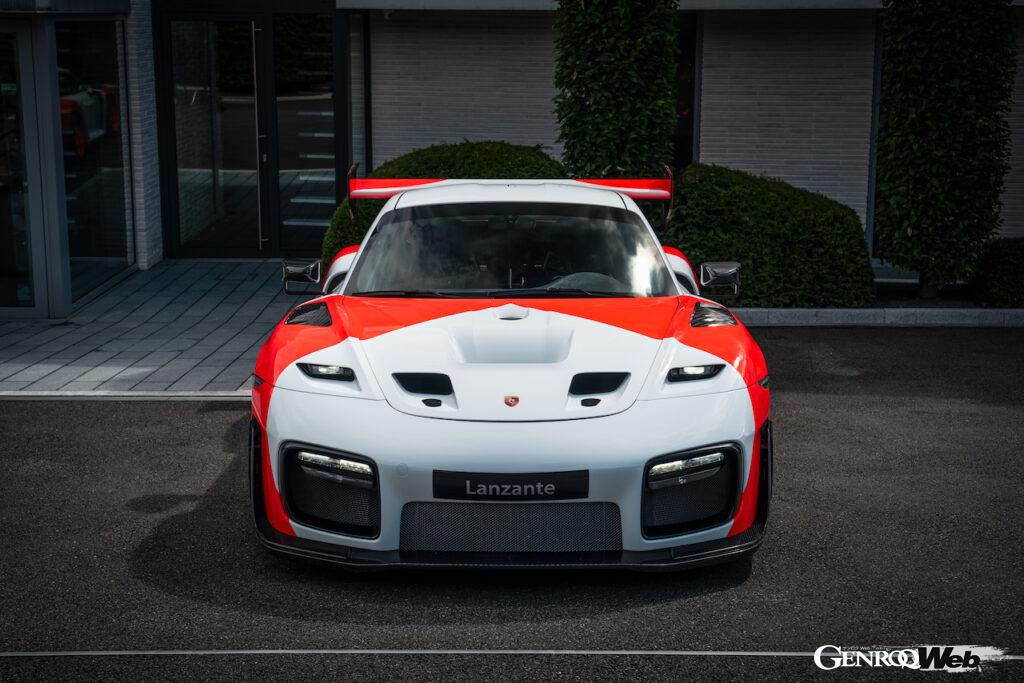 特徴的なマクラーレン・カラーを纏ったランザンテの「935」の公道走行仕様。