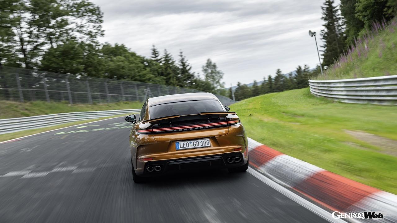 正式発売を控えた新型「ポルシェ パナメーラ」のハイパフォーマンス仕様が、ニュルブルクリンク・ノルドシュライフェにおいて、新記録となる7分24秒172ををマークした。