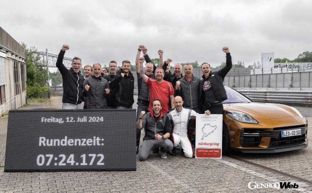 新型「ポルシェ パナメーラ」のハイパフォーマンス仕様は、最新のハイブリッドパワートレインを搭載。今回もアタックはテストドライバーのラース・カーンが担当した。