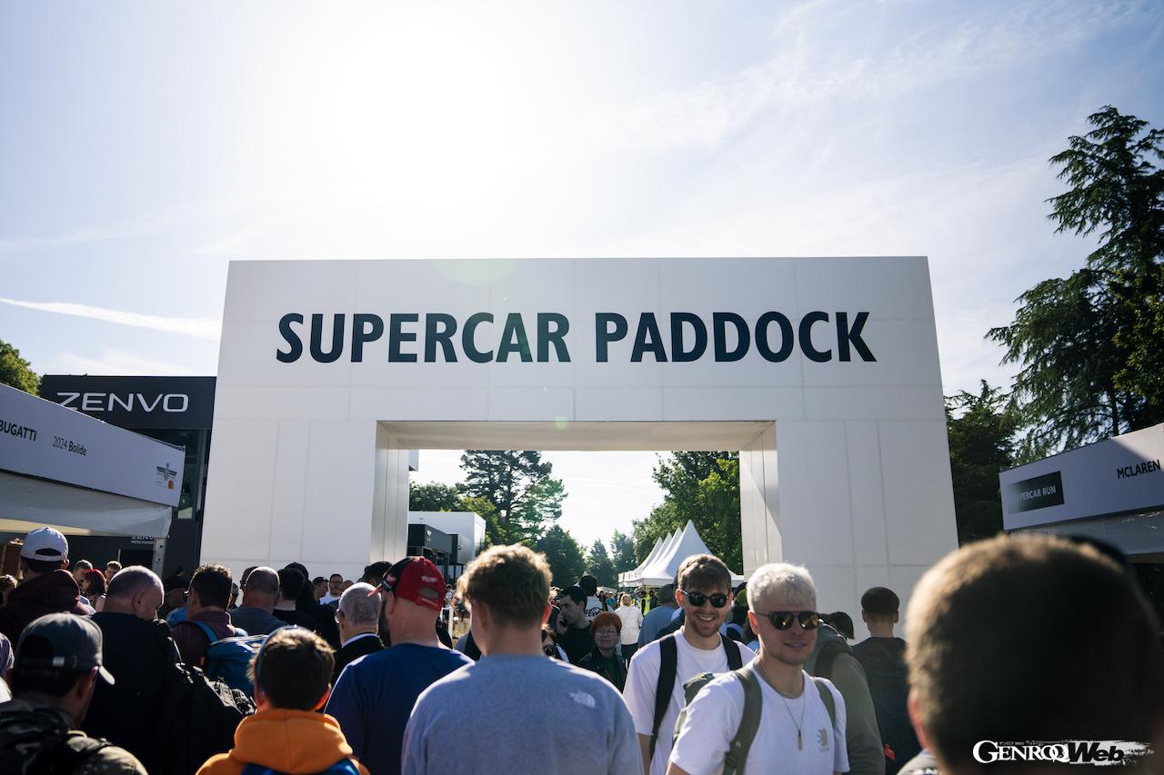 スーパーカーパドックの特設スタンドに展示されたロングテール仕様の「ジンガー 21C V MAX」。