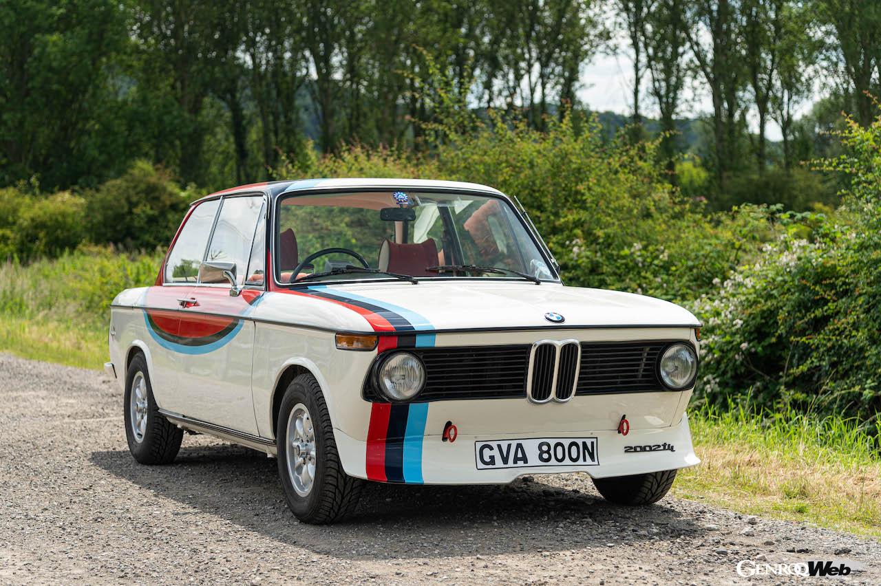オールトンパーク・ゴールド・カップ・セールに出品される、1973型「BMW 2002 Tii」。