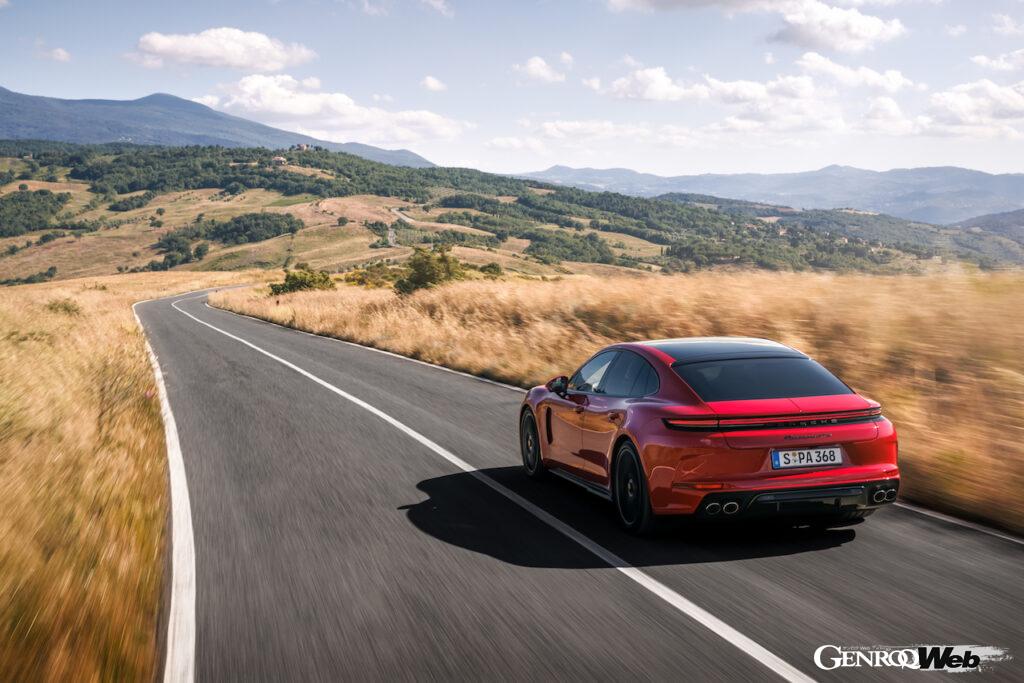 ICEパフォーマンスモデル「ポルシェ パナメーラ GTS」の走行シーン。