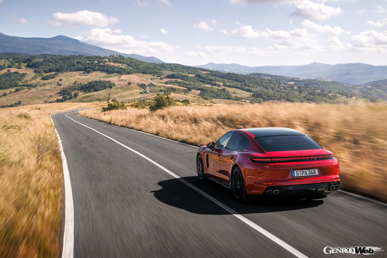 ICEパフォーマンスモデル「ポルシェ パナメーラ GTS」の走行シーン。