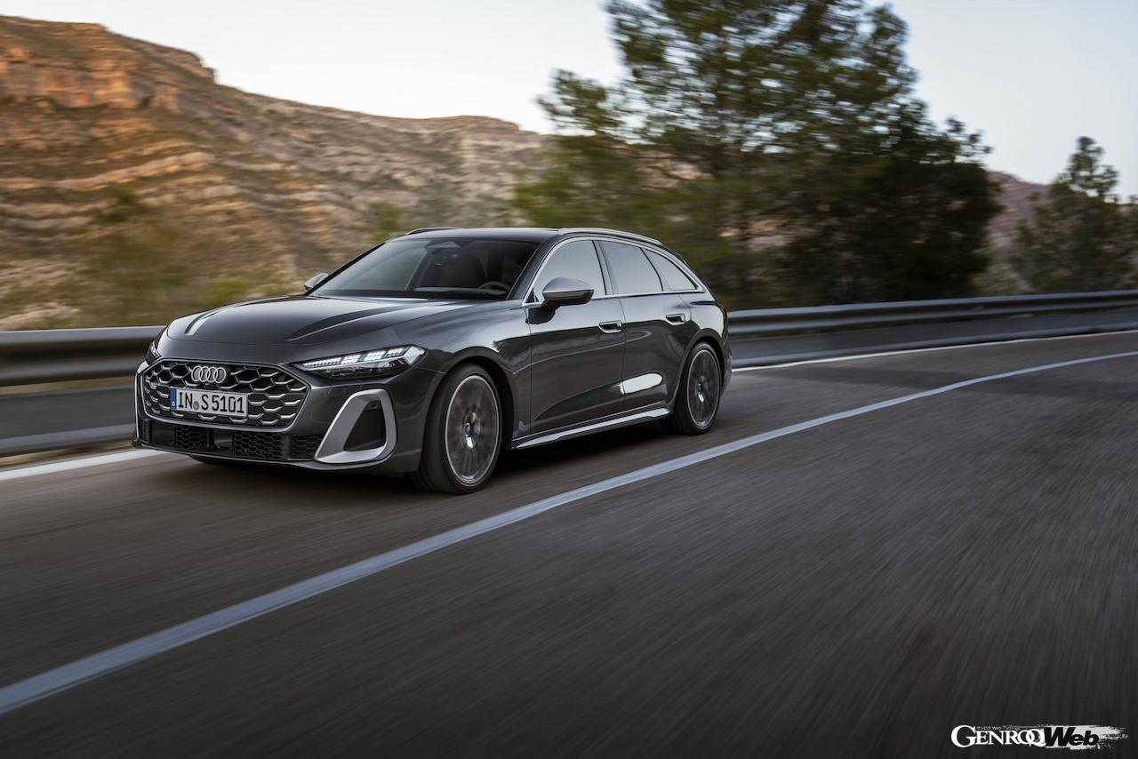 新型「アウディ S5 アバント」の走行シーン。