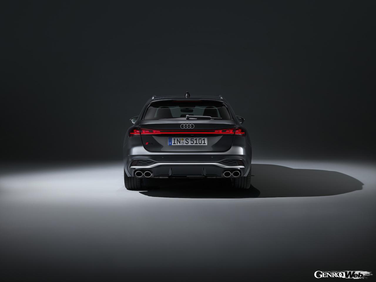 新型「アウディ S5 アバント」のエクステリア。