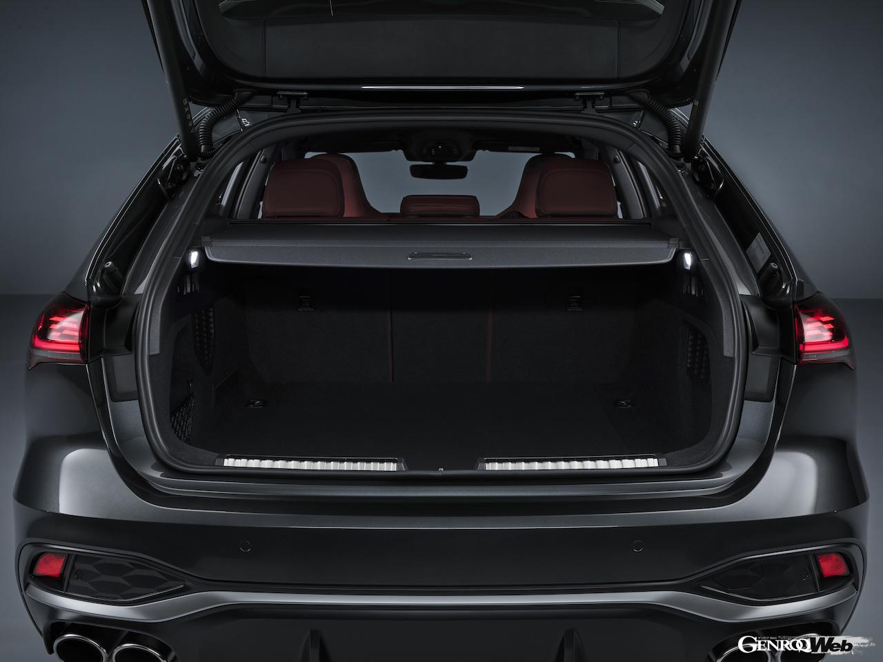 新型「アウディ S5 アバント」のラゲッジルーム。