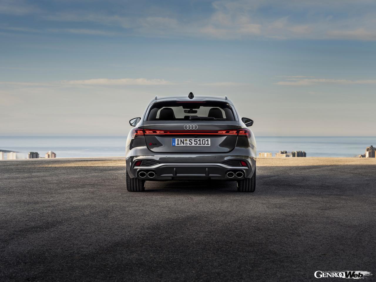 新型「アウディ S5 アバント」のエクステリア。