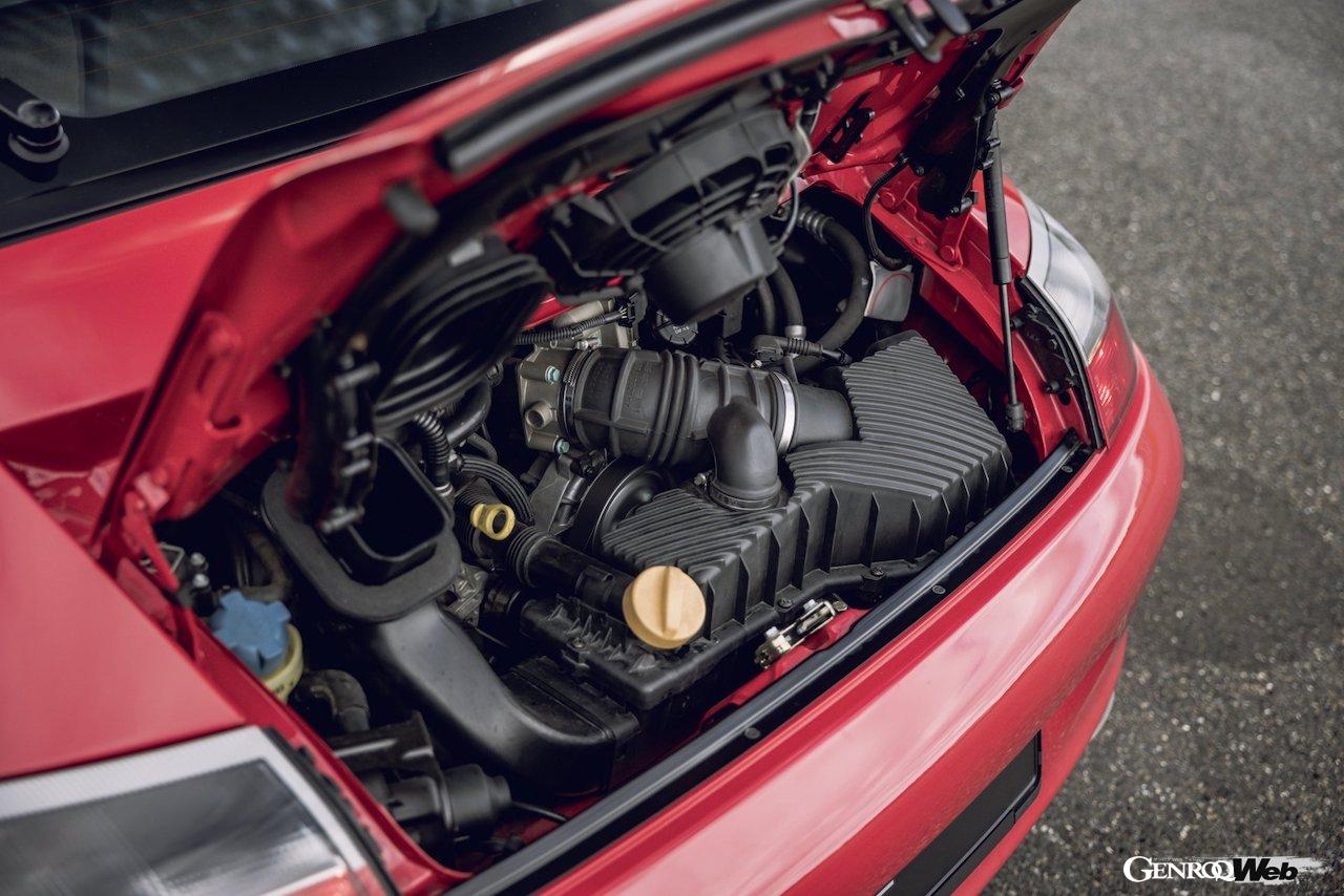 拡張性、発展性に優れるボクサー6だったが、90年代にひとつの限界点を迎える。さらなる進化を求めたポルシェは、996型からついに空冷を捨て、水冷へと舵を切った。