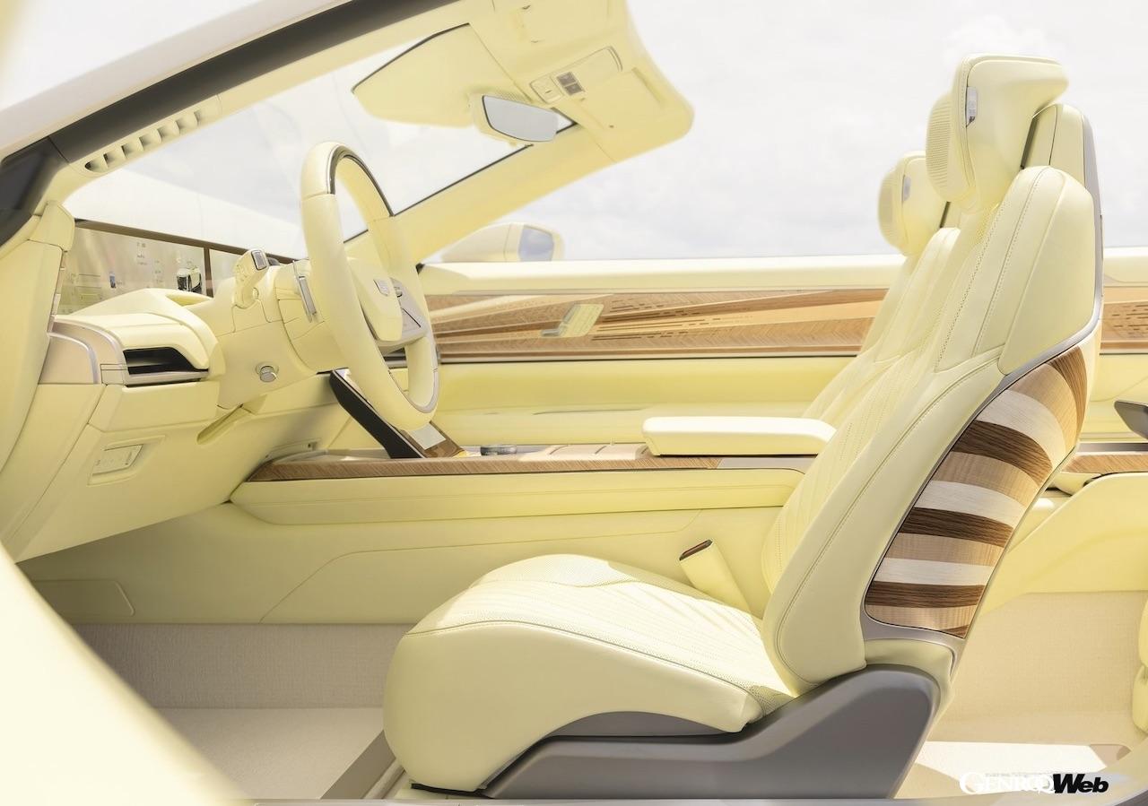 フル電動デザインコンセプト「キャデラック ソレイ」のエレガントなインテリア。