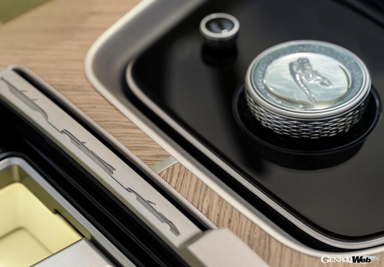 フル電動デザインコンセプト「キャデラック ソレイ」のエレガントなインテリア。