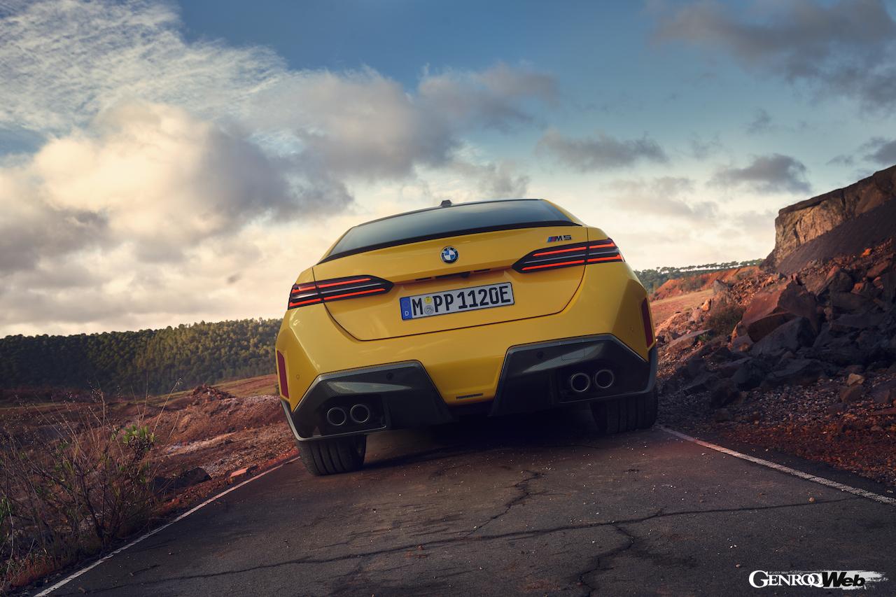 新型BMW M5用に開発された「2セクション・Mパフォーマンス・リヤディフューザー・カーボンファイバー」。