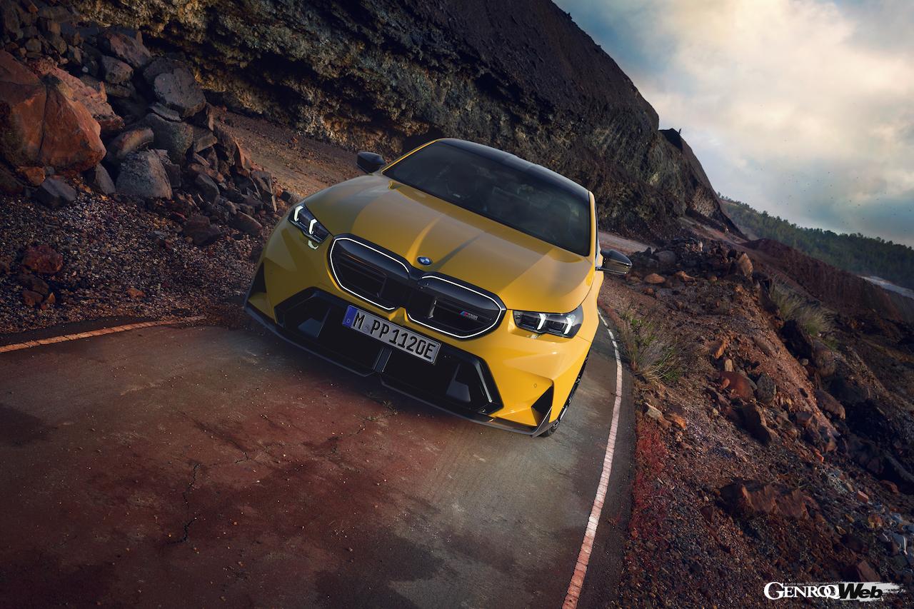 新型BMW M5用に開発された「BMW Mパフォーマンス・パーツ」のハイテクカーボンファイバー製エクステリア。