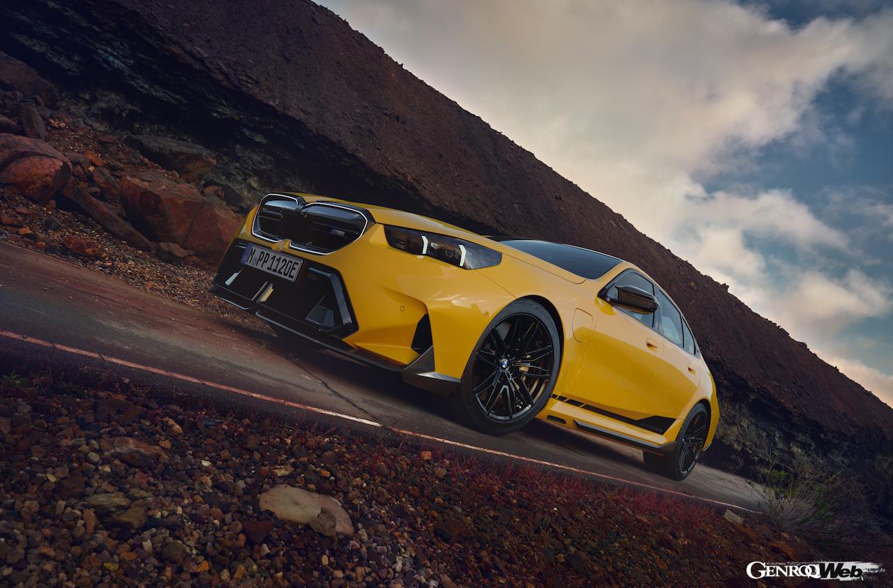 新型BMW M5用に開発された「BMW Mパフォーマンス・パーツ」のハイテクカーボンファイバー製エクステリア。
