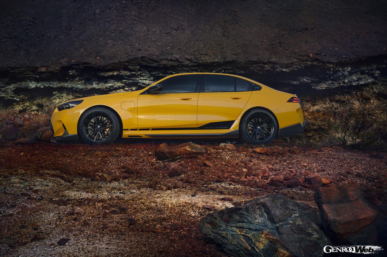 新型BMW M5用に開発された「BMW Mパフォーマンス・パーツ」のハイテクカーボンファイバー製エクステリア。