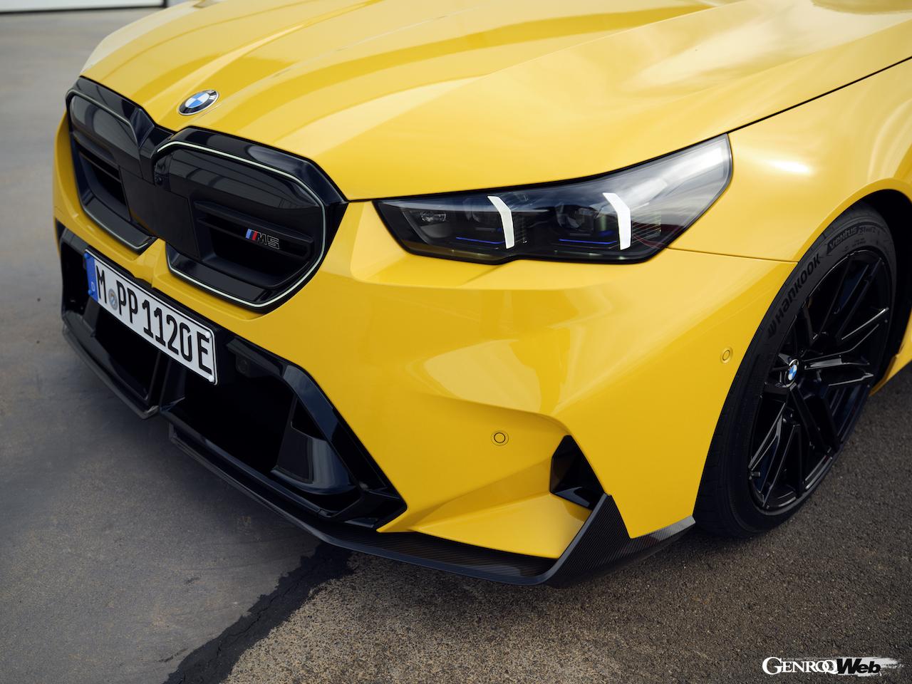 新型BMW M5用に開発された「BMW Mパフォーマンス・パーツ」のハイテクカーボンファイバー製エクステリア。