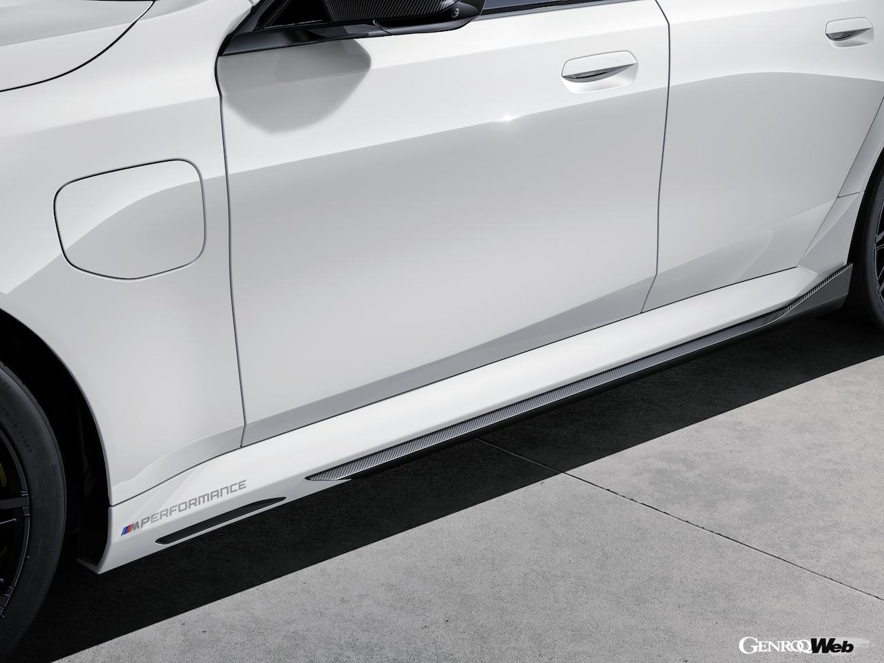 新型BMW M5用に開発された「BMW Mパフォーマンス・パーツ」のハイテクカーボンファイバー製エクステリア。