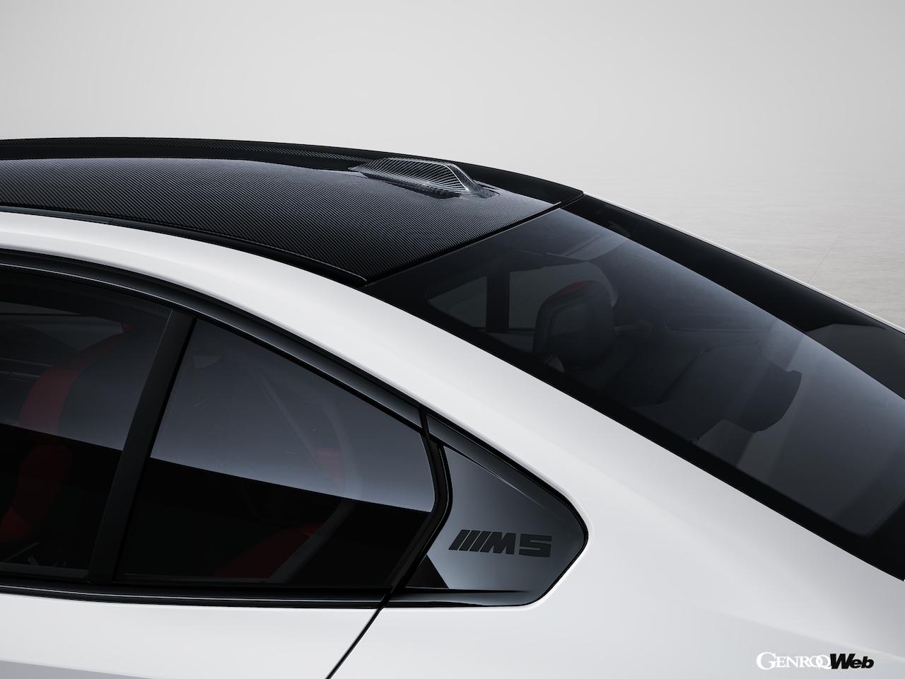 新型BMW M5用に開発された「BMW Mパフォーマンス・パーツ」の「Mパフォーマンス・エアリアルカバー・アラミド」。