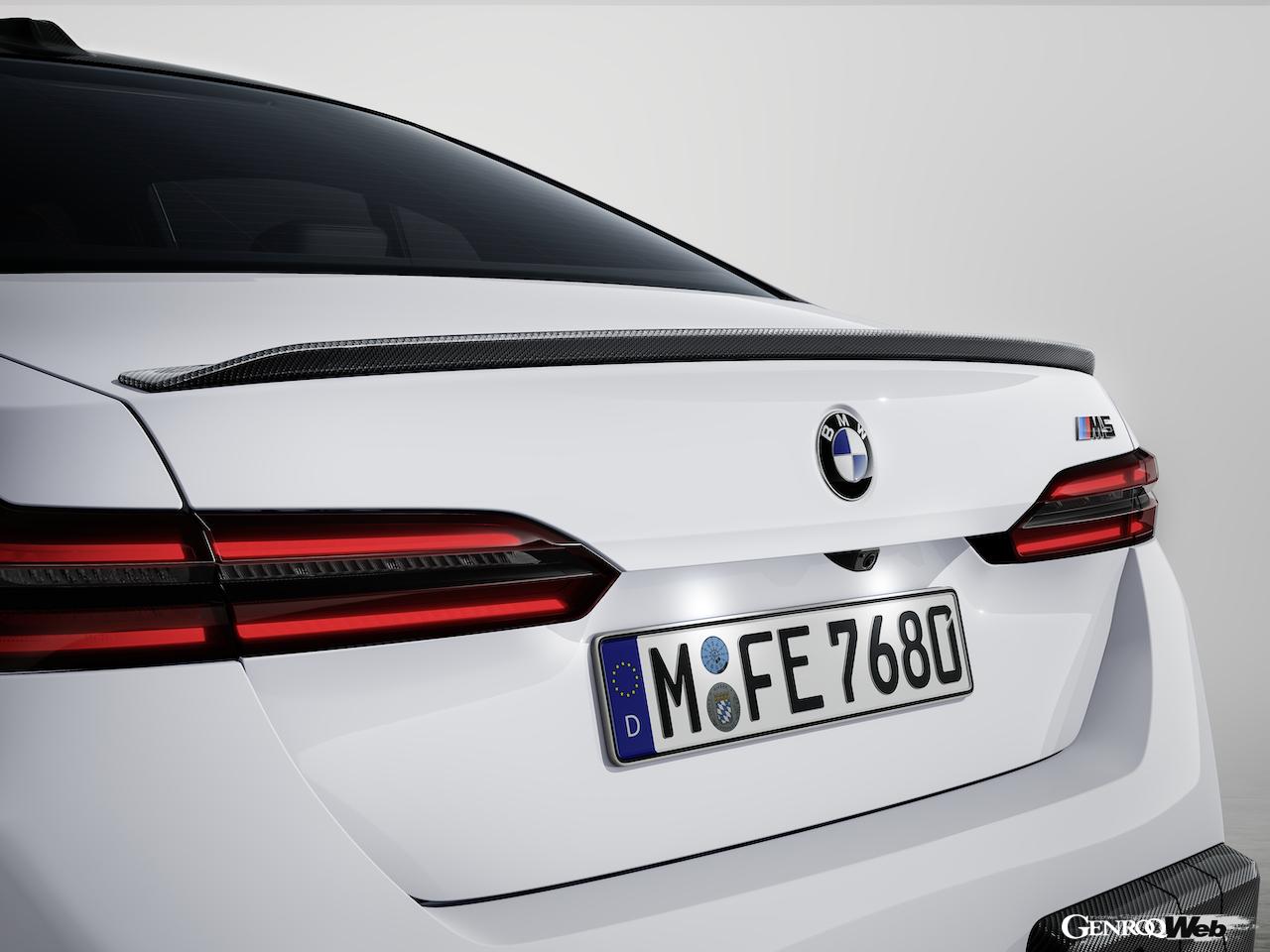 新型BMW M5用に開発された「BMW Mパフォーマンス・パーツ」のハイテクカーボンファイバー製エクステリア。