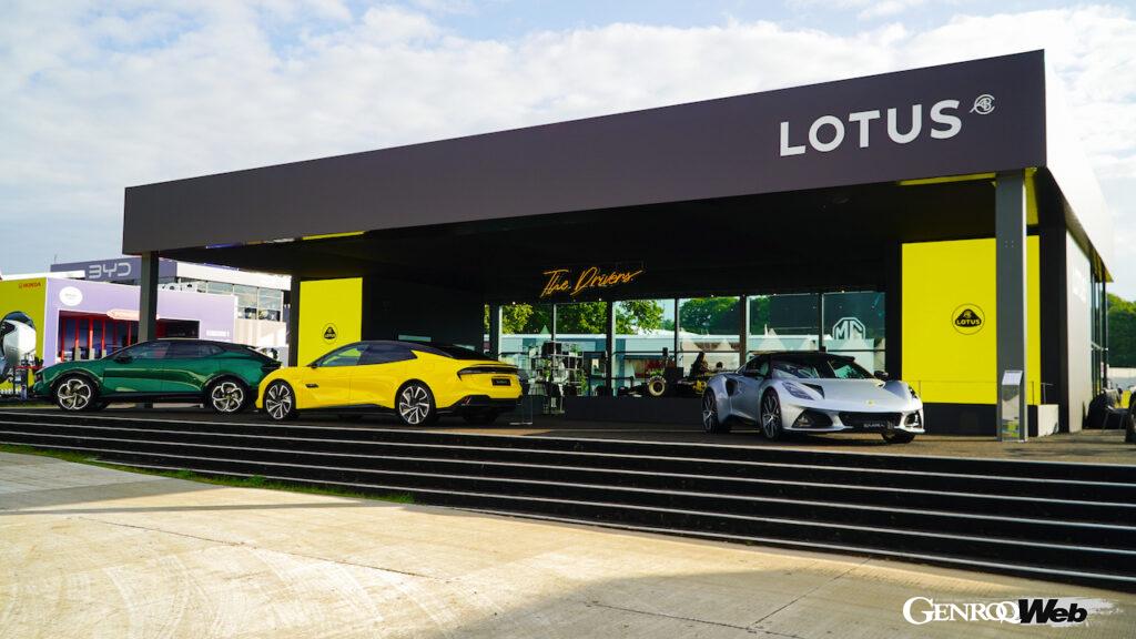 ロータス・スタンドには、現行ラインナップに加えて、貴重なF1マシンが展示された。