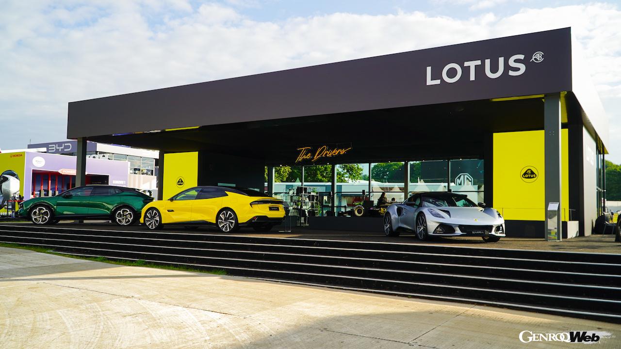 ロータス・スタンドには、現行ラインナップに加えて、貴重なF1マシンが展示された。