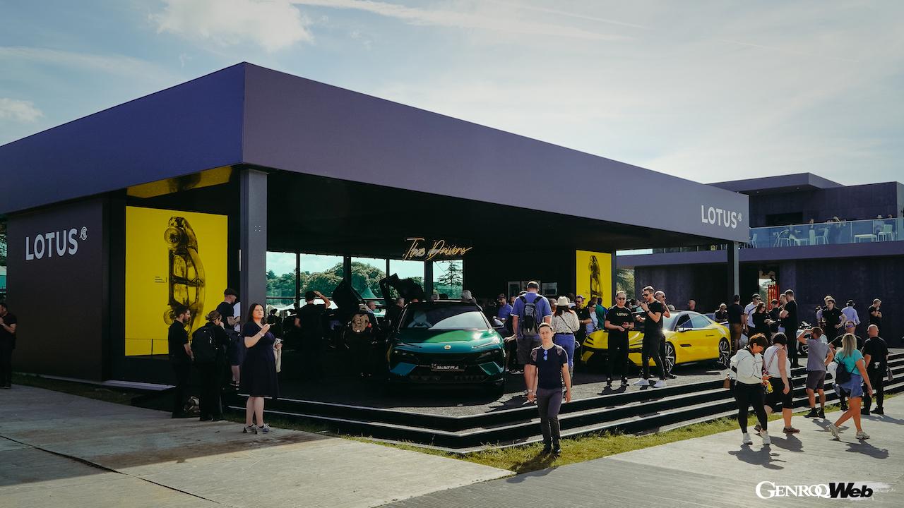 ロータス・スタンドには、現行ラインナップに加えて、貴重なF1マシンが展示された。