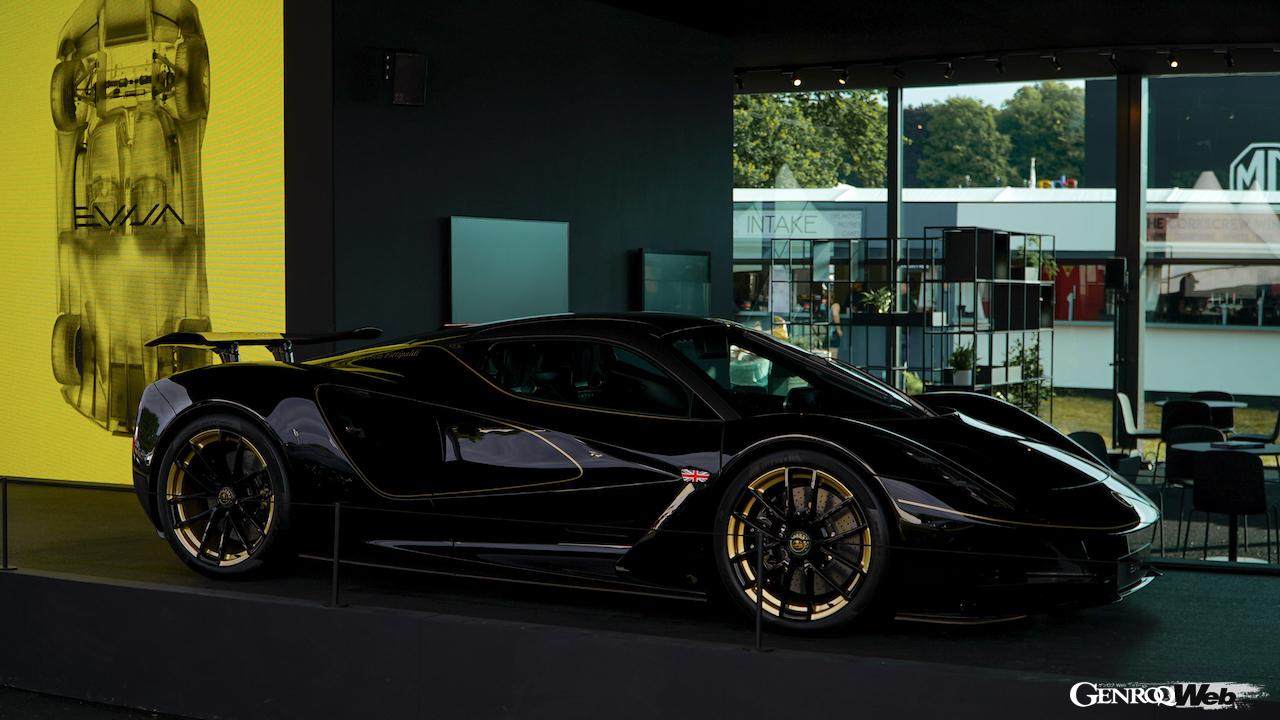 ロータス・スタンドには、現行ラインナップに加えて、貴重なF1マシンが展示された。