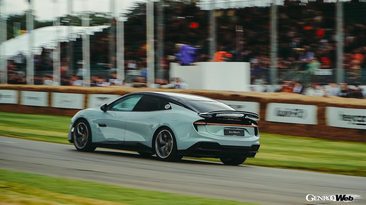 グッドウッドのヒルクライムコースを疾走する「エメヤ」。