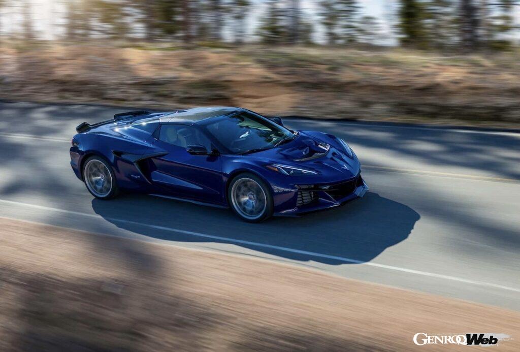 新型「シボレー コルベット ZR1」の走行シーン。