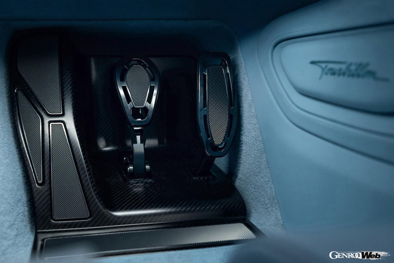 タイムピースからインスピレーションを得た、「ブガッティ トゥールビヨン」のインテリア。