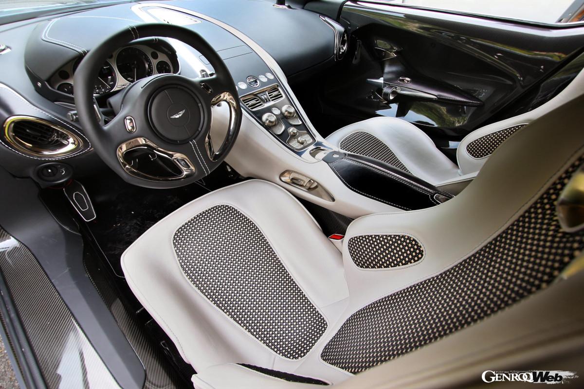 全長4607mm、全幅1999mm、全高1224mmという体躯ながら車両重量は1627kgに抑えられた。