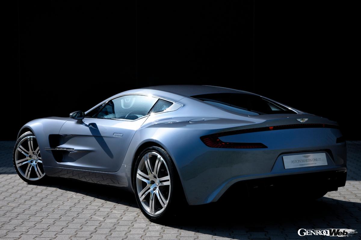 エンジンは最高出力760PS、最大トルク750Nmを誇る7.3リッターV12。