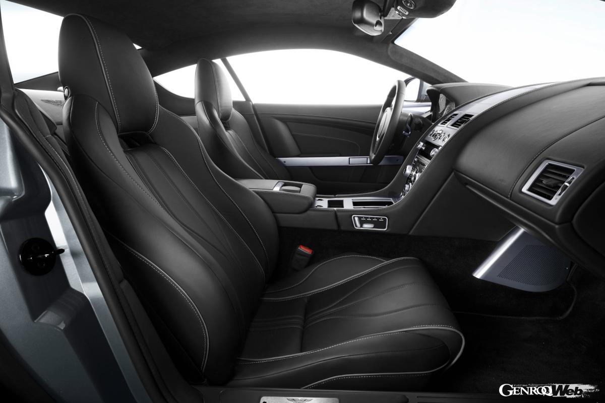 第2世代DB9のインテリア。