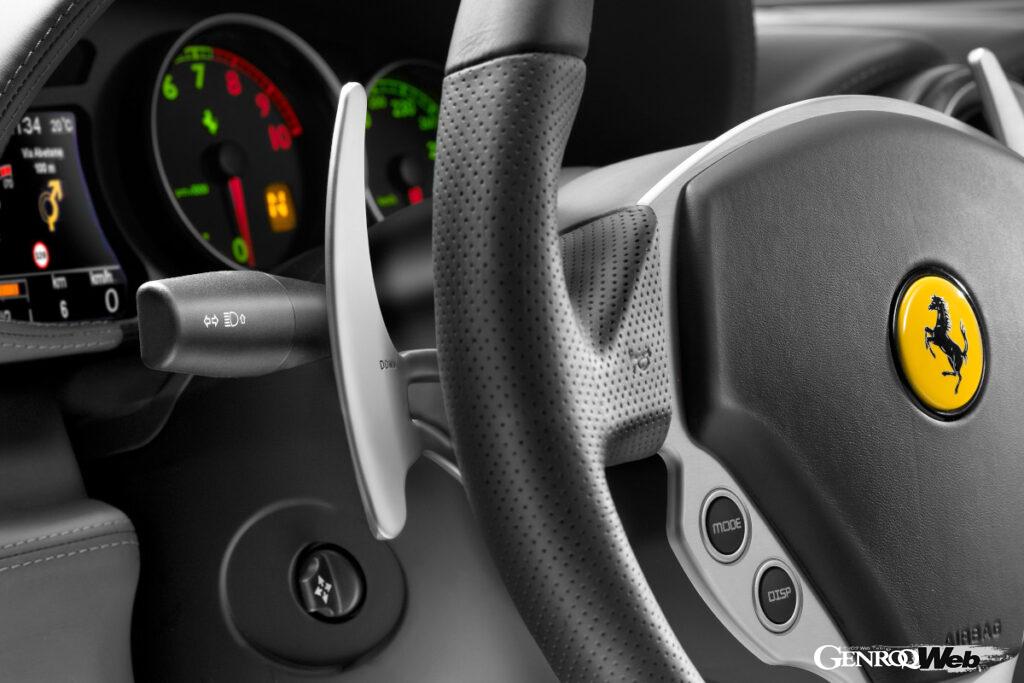 ロボタイズドMTは実際にクラッチを踏んでいるような感覚で操作すると気持ちよくシフトできた。