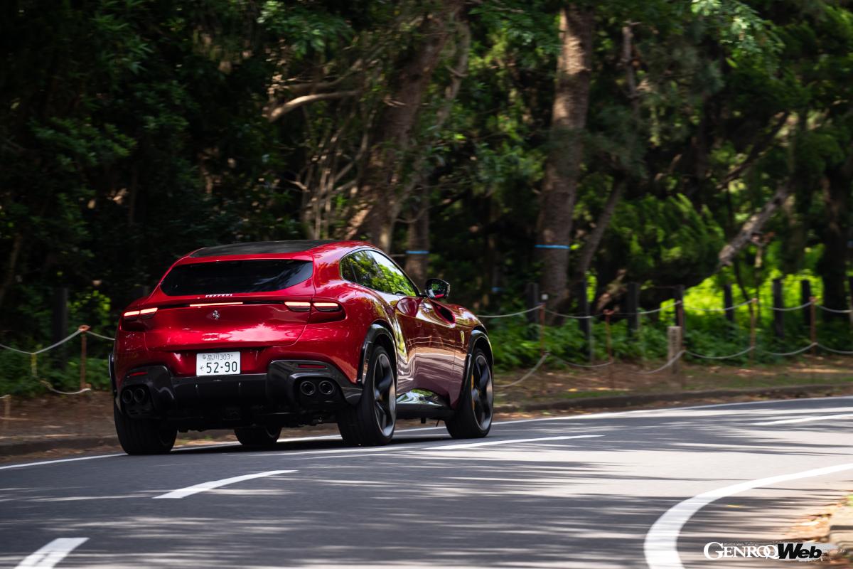 リヤテールランプはSF90に雰囲気が似ている。