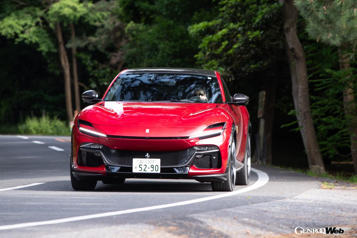 低速域でロックトゥロック2回転などは296と同じ。操舵感の解像度も同様に高い。