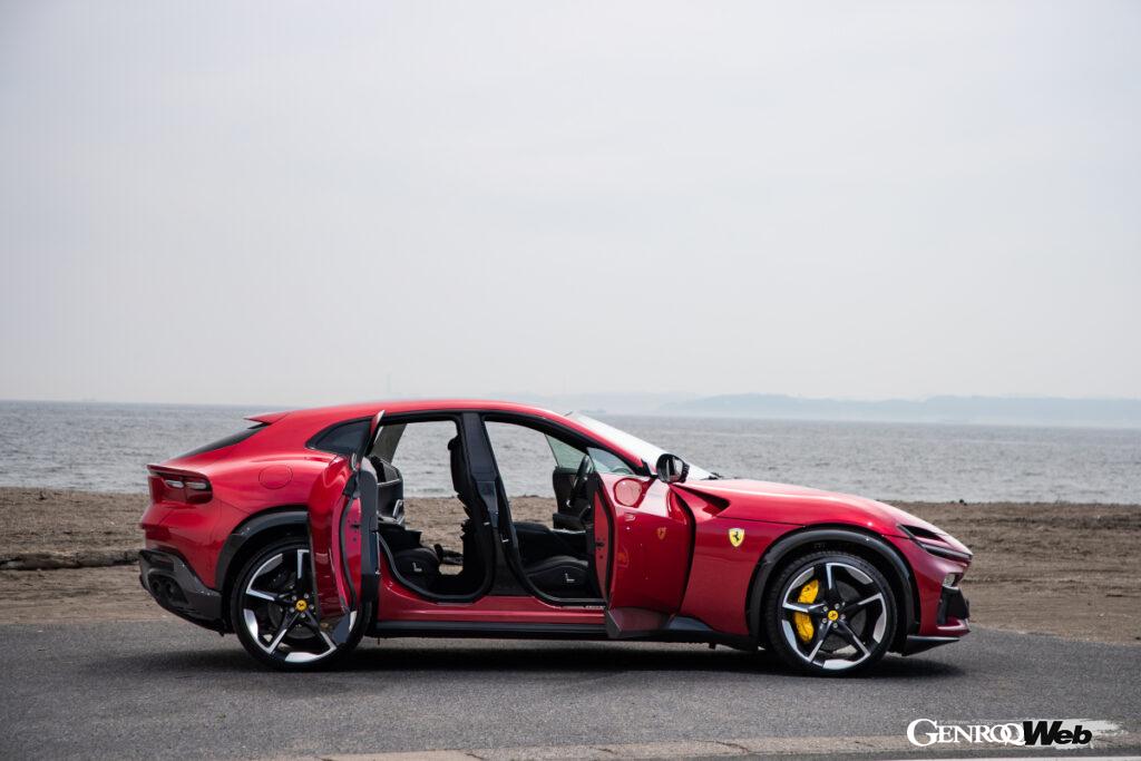 ボディサイズは全長4973mm、全幅2028mm、全高1589mmそしてホイールベース3018mm。