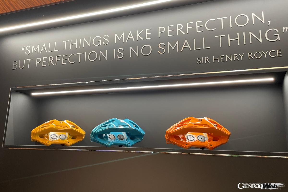 リラックスできるスピークイージー・バー。ビスポークの意欲を掻き立てるアトリエとキャビネット・オブ・キュリオシティ。