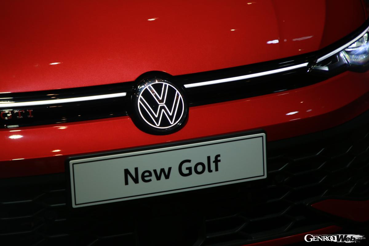 エクステリアは前後ライトデザインが変更された他、フロントマスクの「VW」エンブレムにイルミネーション機能が、初めて導入された。