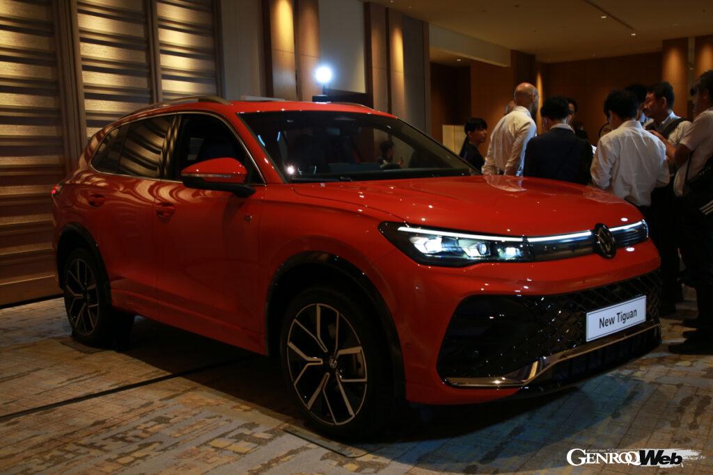 ボンネット位置を高めたことで、SUVらしい力強いアピアランスを手に入れた。また、ヘッドライトには最新のヘッドライトシステム「IQ. LIGHT HD」が導入された。