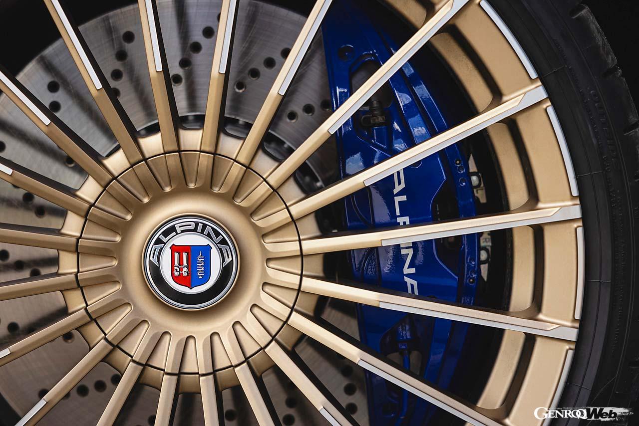 深みのあるファンシーなゴールド「オロ・テクニコ」に染め上げられたホイールを採用。実にアルピナらしい品の良さだ。