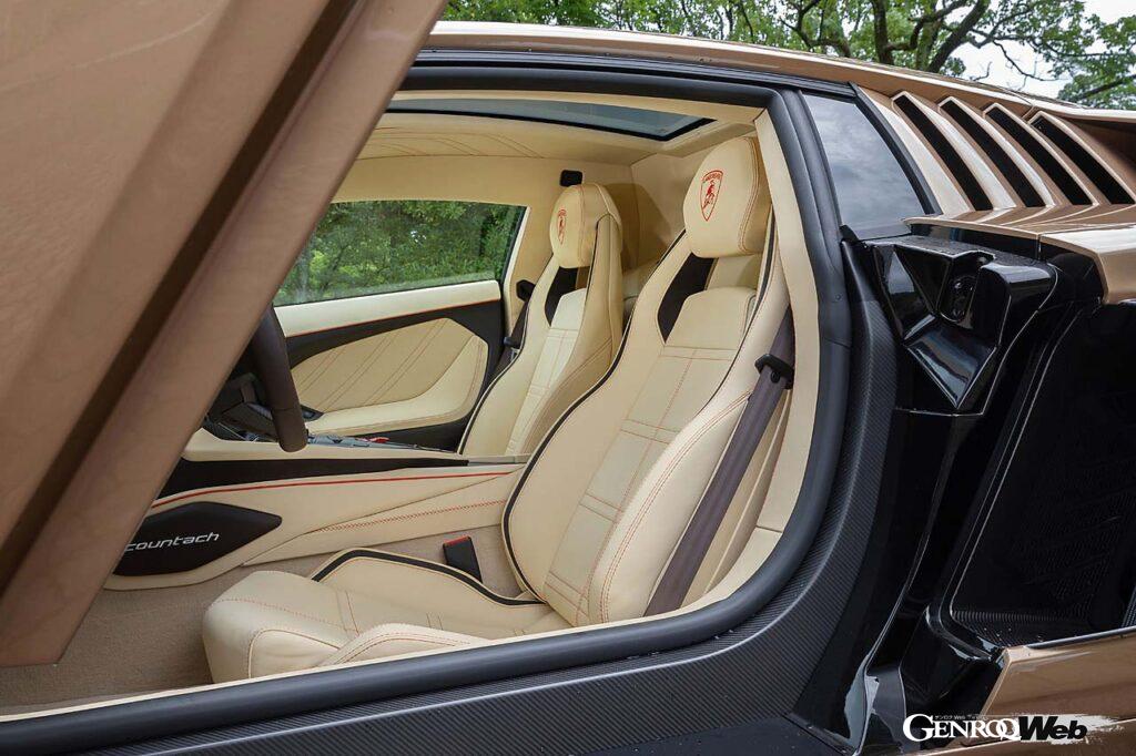 リクライニング可能なシートや幅の狭いサイドシルなど、快適性や乗降性はさすがに初代から格段に進化している。