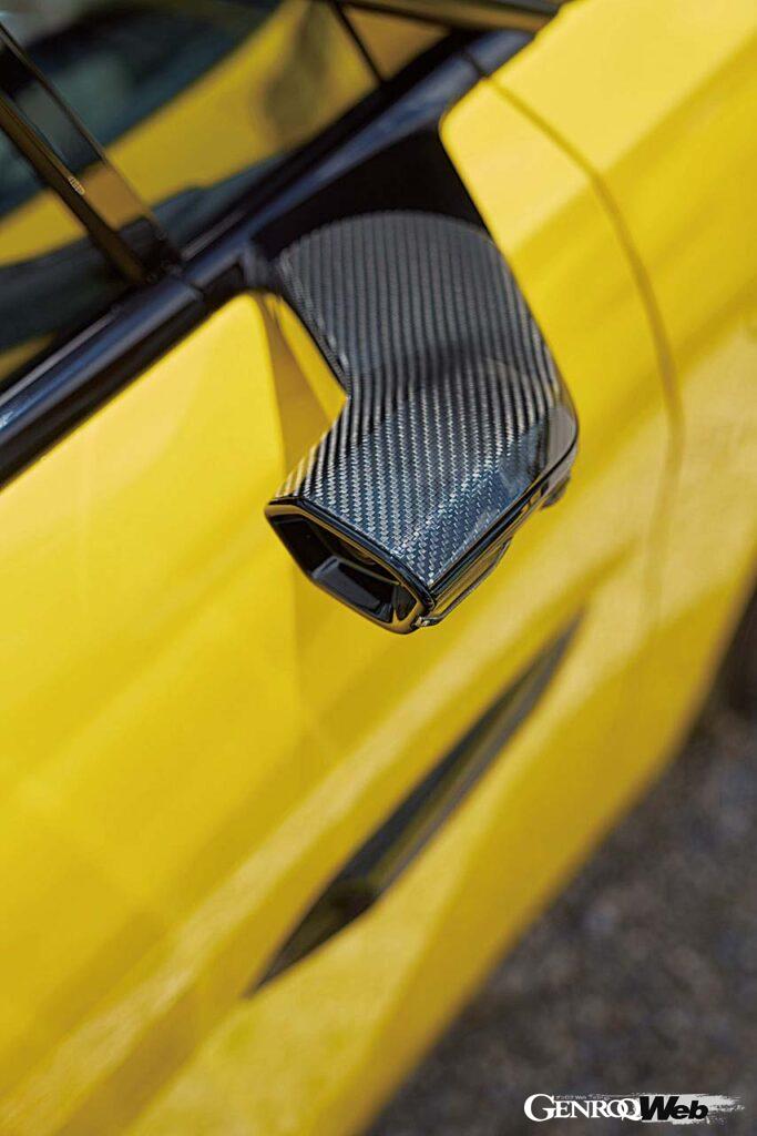 空気抵抗と左右前方の死角を減らすサイドカメラは全グレードにオプション設定。価格はイギリス本国で1999ポンド(約40万円)となる。