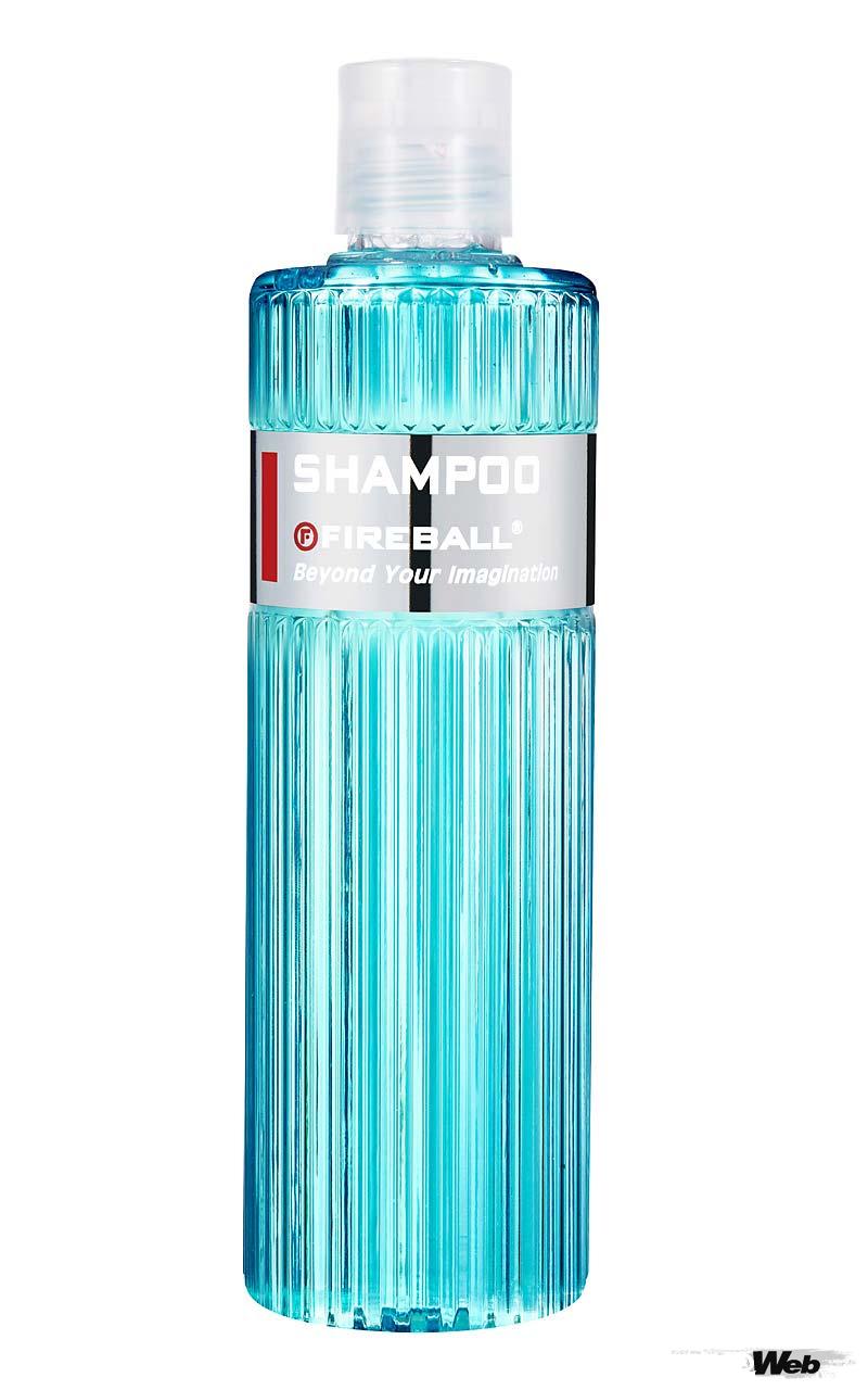 【TROPICAL SHAMPOO】pH3シャンプー以外にも、あらゆるコンディションの汚れに使用できるスタンダードシャンプーを中心としてラインナップは豊富だ。パールは洗浄力、トロピカルはワックスセーフ機能を優先として開発された。優れたpHバランスの界面活性剤がワックスやコーティングの機能を損なわず、汚れを優しくスピーディに分解する。また洗浄剤に加えて撥水光沢剤が組み合わされたオールインワンパッケージがハイドロシャンプーだ。洗車後に撥水性と滑らかさ、光沢が得られる。極端に汚れがひどい場合はスノーフォームを。電動コンプレッサーや手動ポンプを用いたフォームキャノン洗浄を前提とした製品となる。