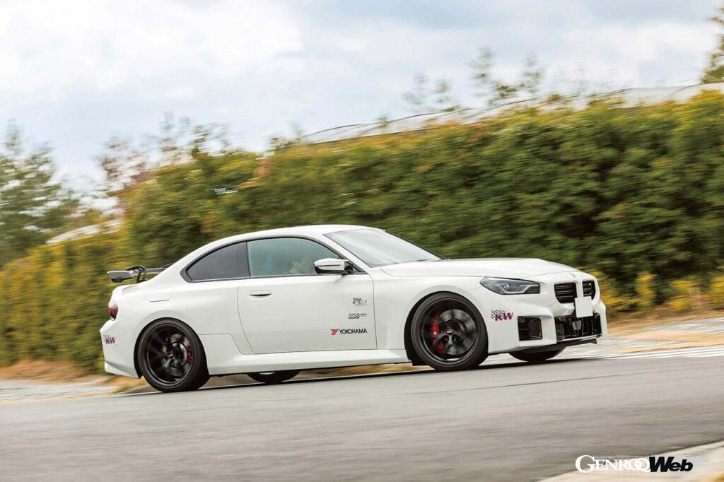 広範囲かつ容易なトー角度の調整を可能とするKW製トーコントロールアーム。純正品に比べて5~10倍もの強度を持つというHIRSCHMANN製のベアリングを採用する。