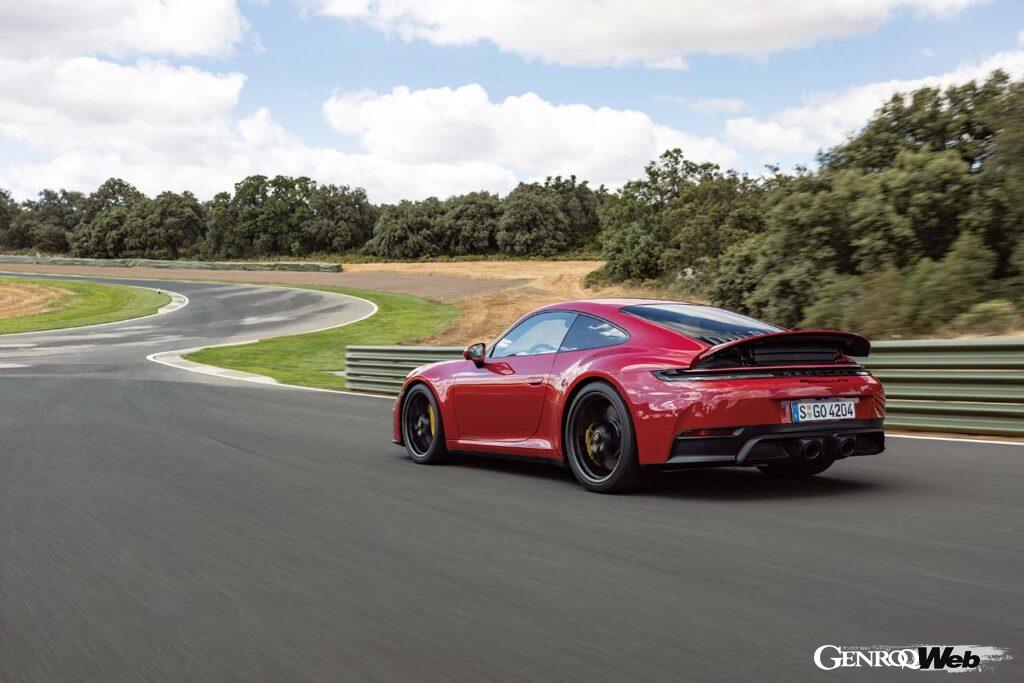 ポルシェ911にモーターが搭載されたのはスーパースポーツ界の大きなニュースだ。しかも単にモーターを加えるだけでなく、電動ターボという新たなテクノロジーを投入したのも実にポルシェらしい。早速、GTS、そしてカレラの感触を味わってみよう。